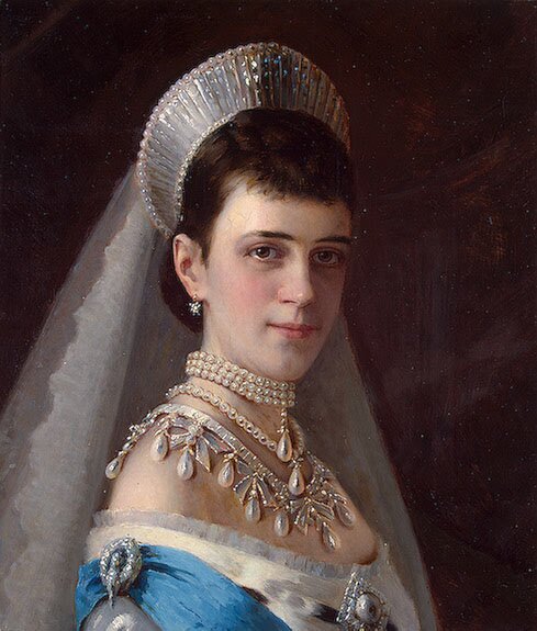 Kramskoi_Portrait_of_Empress_Maria_Fyodorovna_in_a_Head_Dress_Decorated_with_Pearls